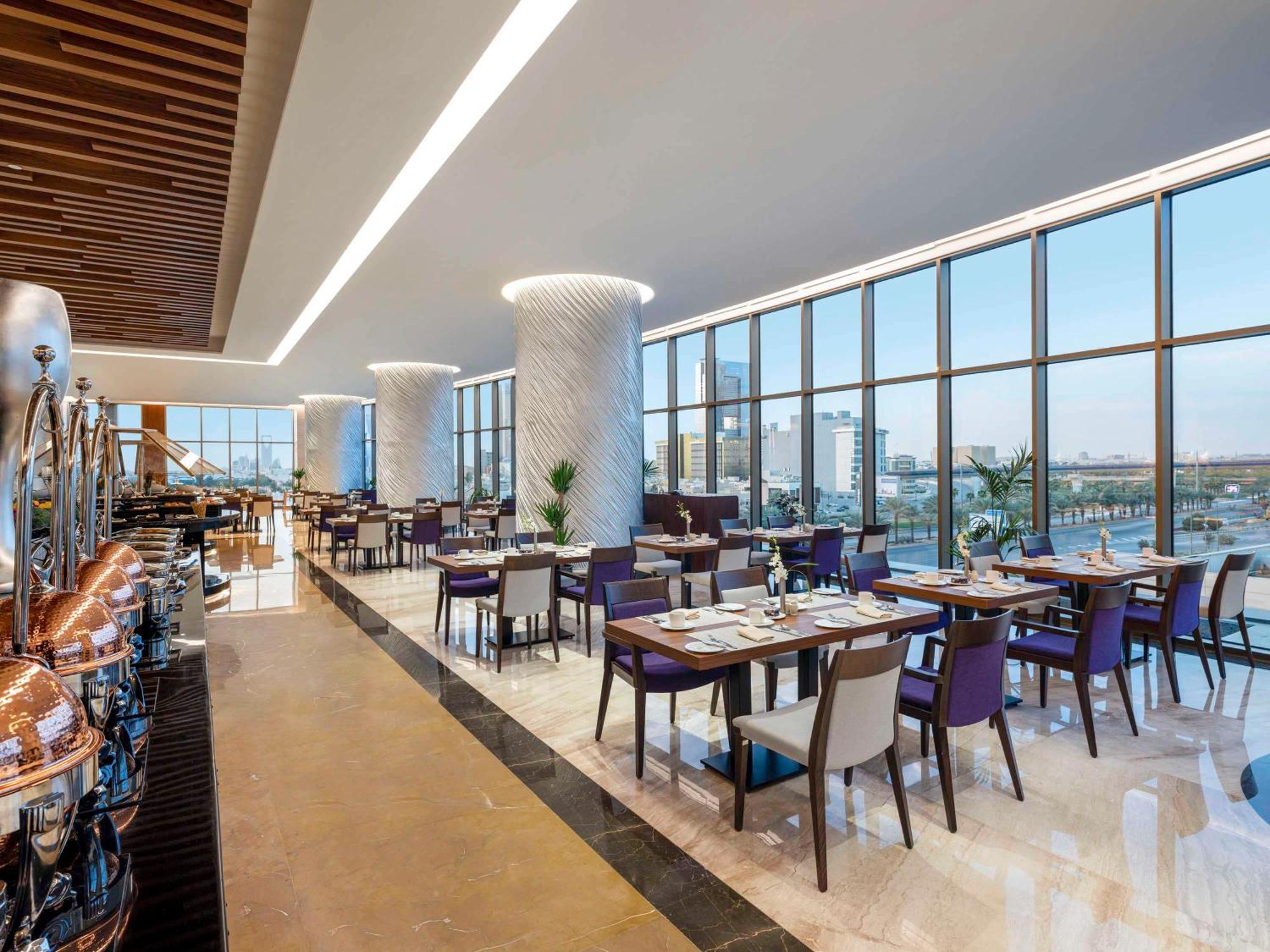 Movenpick Hotel And Residences Riyadh Exterior photo The restaurant