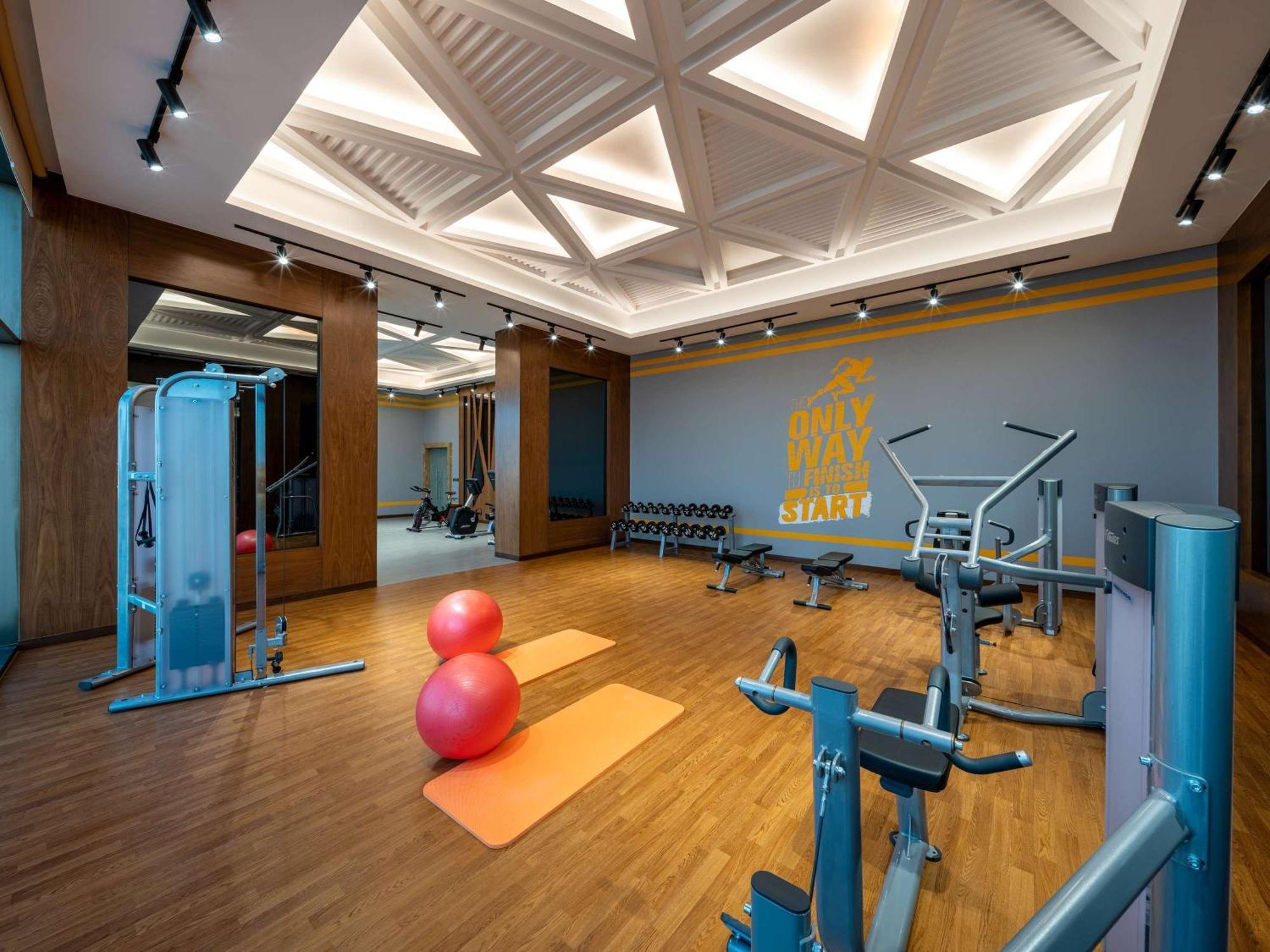Movenpick Hotel And Residences Riyadh Exterior photo The gym at the hotel
